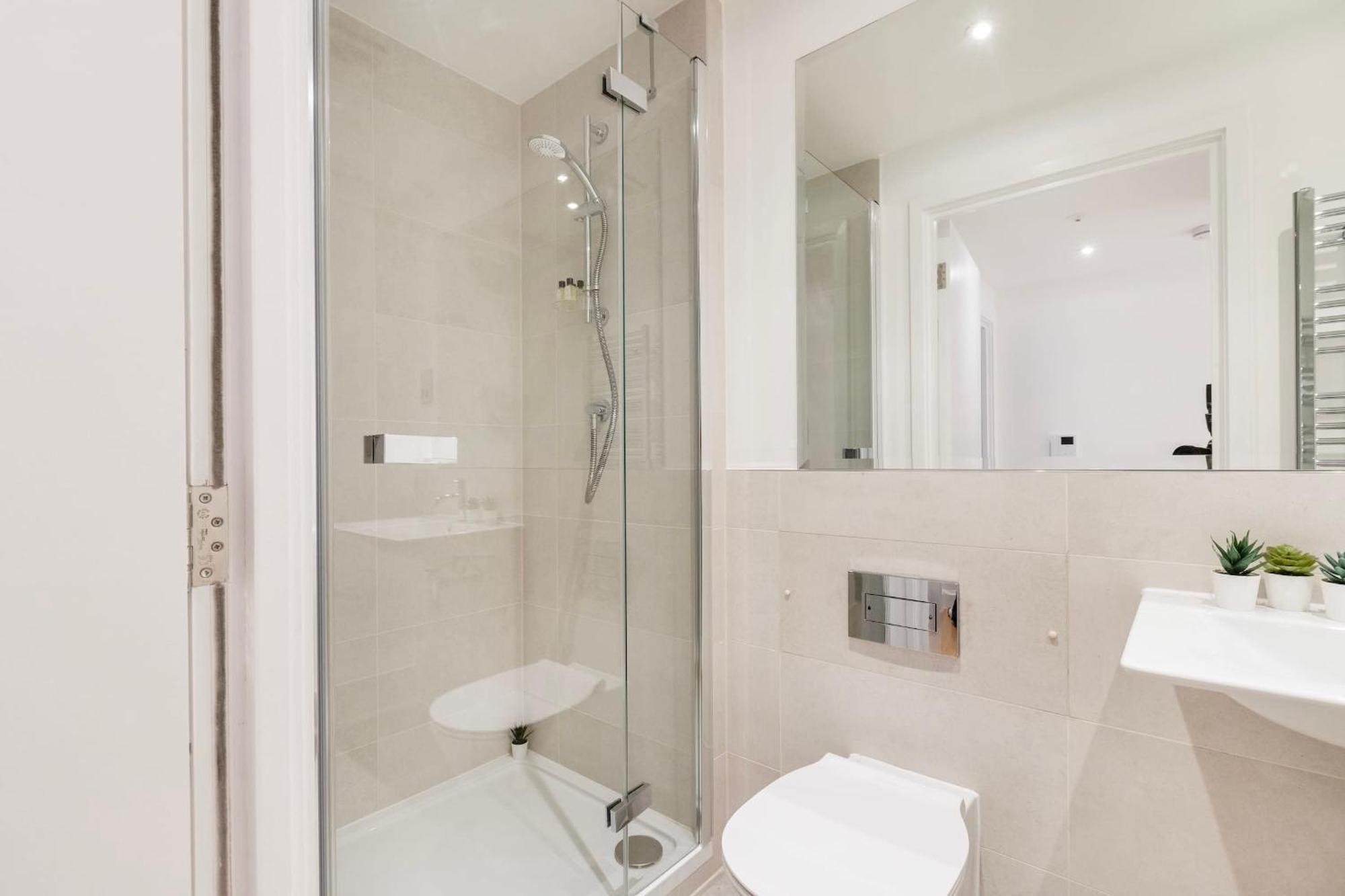 Fitzrovia & Soho - 2Br With Balcony - Cityapartmentstay Londra Exterior foto