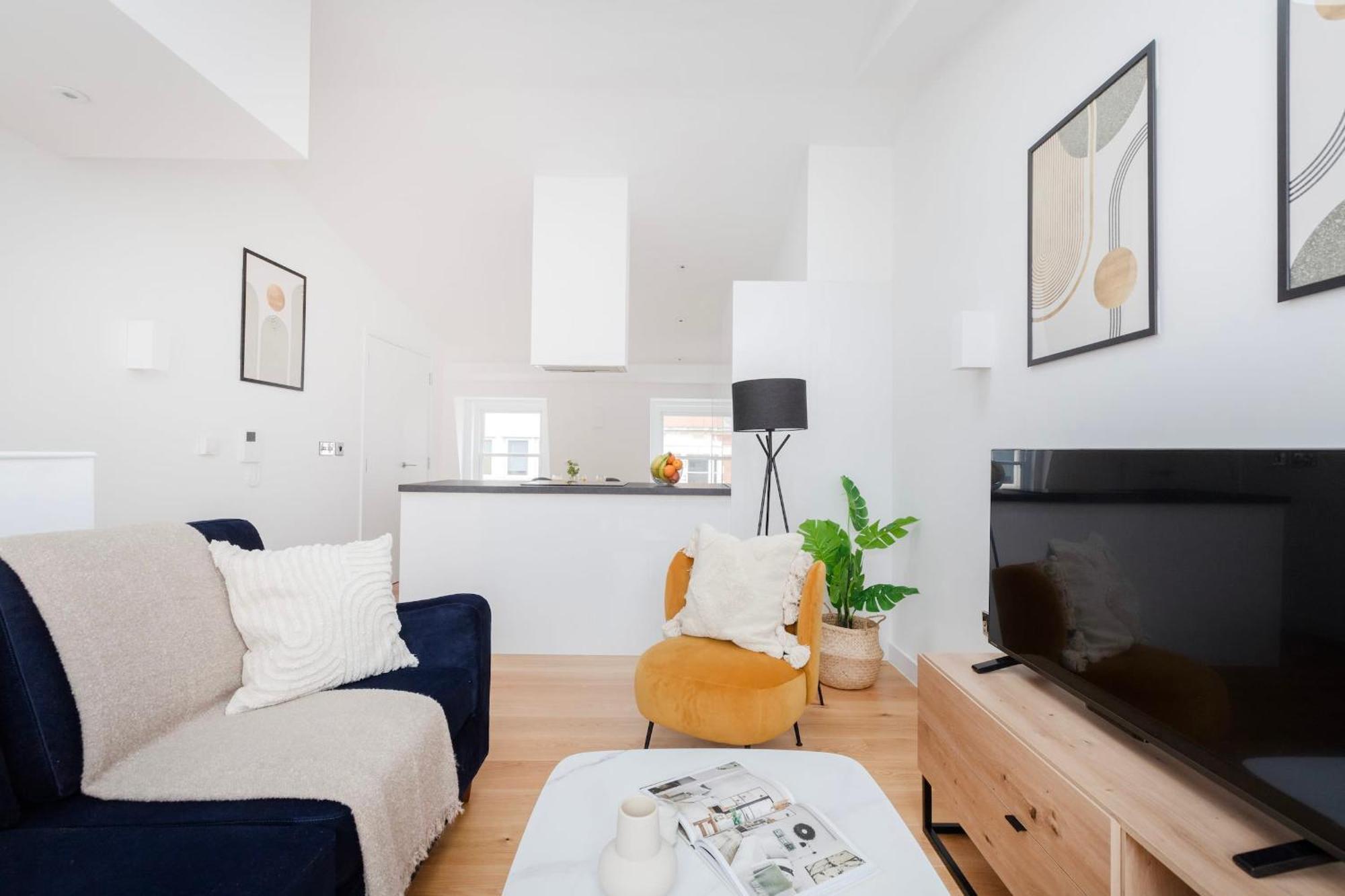Fitzrovia & Soho - 2Br With Balcony - Cityapartmentstay Londra Exterior foto