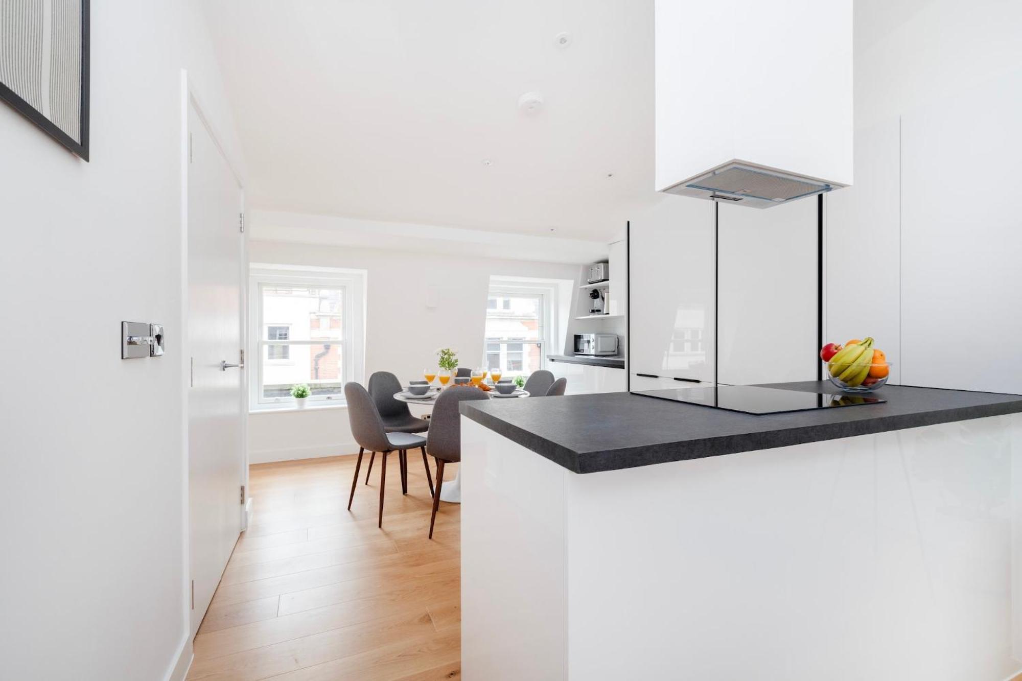 Fitzrovia & Soho - 2Br With Balcony - Cityapartmentstay Londra Exterior foto