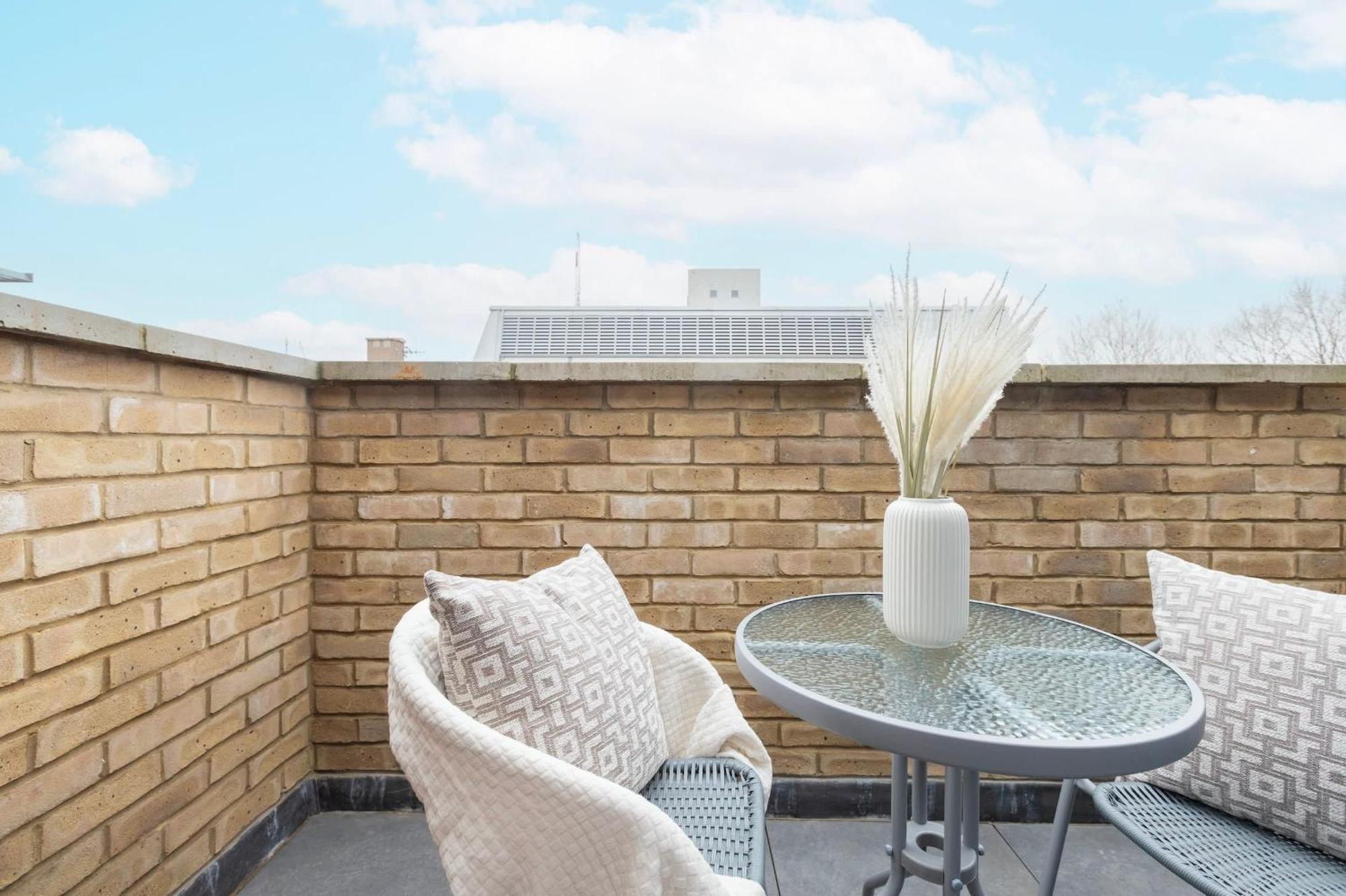 Fitzrovia & Soho - 2Br With Balcony - Cityapartmentstay Londra Exterior foto